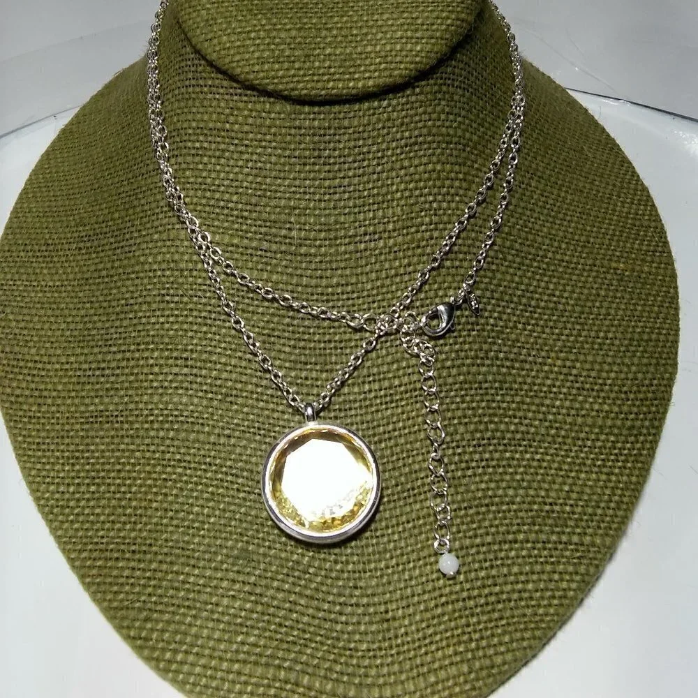 Women`s silver tone charm faceted faith cross neck